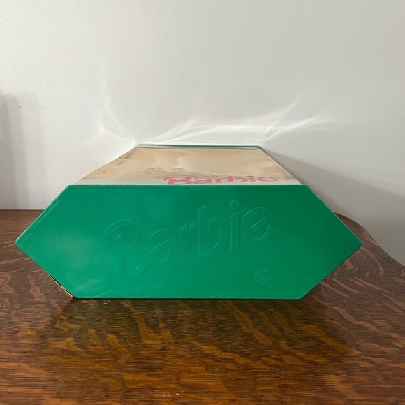 1992 Happy Holiday Barbie Collectable Doll by Mattel - Picture 8 of 12